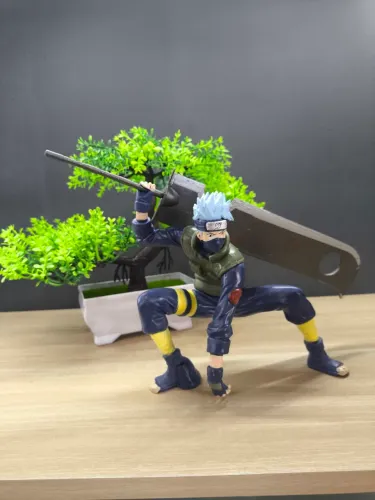 Boneco Hatake Kakashi Naruto Shippuden - Action Figure PVC 18cm Colecionável