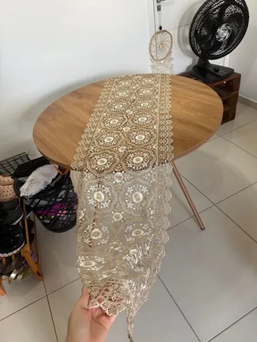 Caminho de Mesa em Renda 