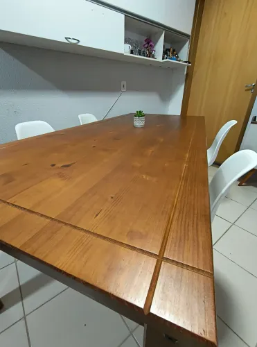 Mesa de Jantar em Madeira Maciça