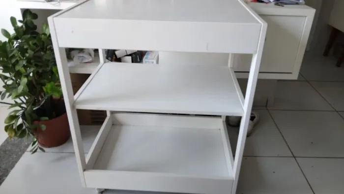 Armário com rodinhas