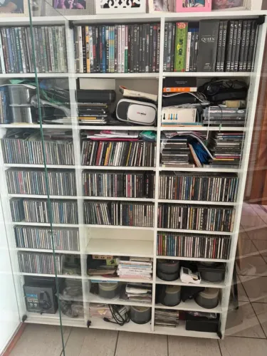 Estante de CDs e DVDs