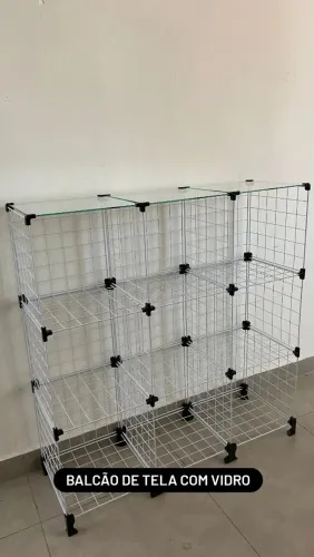 Balcão aramado c/ tampo de vidro - 1m x 0,90 