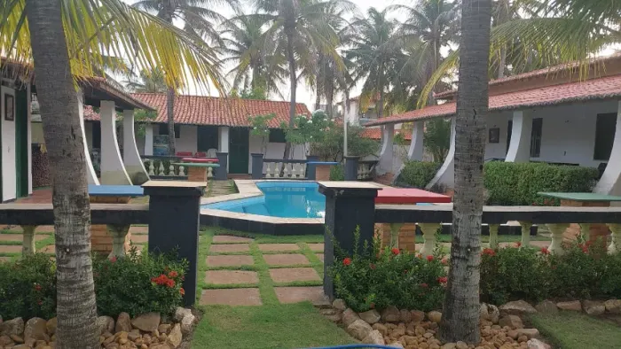 Casa plana com quatro quartos - Morro Branco - 550m²