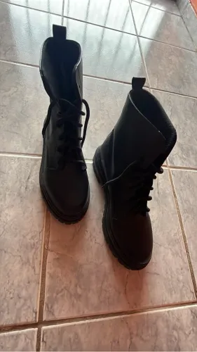 Vendo Bota feminina 