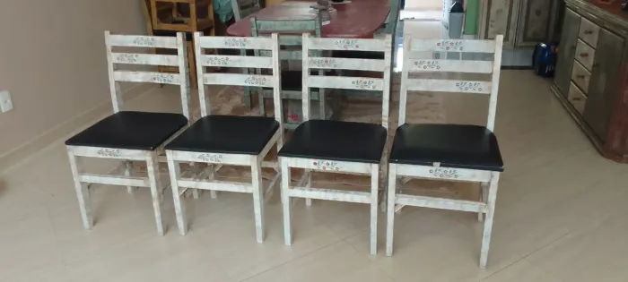 Jogo 4 cadeiras repaginadas,  usado.