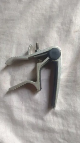 Capotraste de metal para Violão ou guitarra 