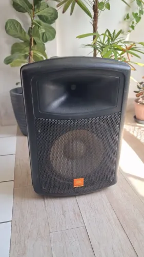 Caixa de Som JBL ativa