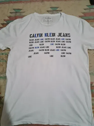Camiseta Calvin Klein Jeans - Tamanho gg