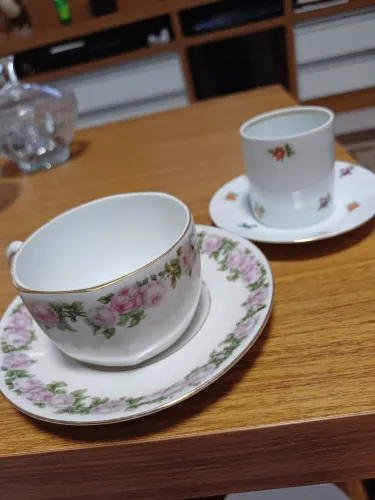 2 xícaras e pires . Porcelana Alemã C.T. Altwasser Silesia e Renner