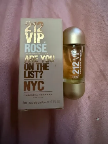 Perfume 212 VIP Rose