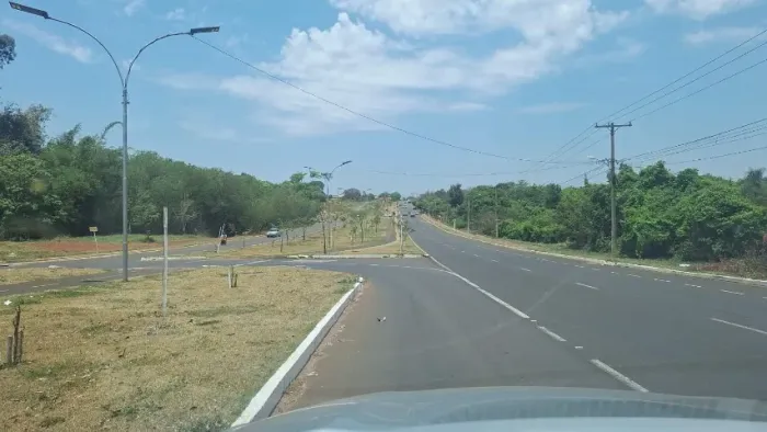 Alugo Av RITA VIERA - Área de 2.250 m² p/ DIVERSAS ATIVIDADES BARATO