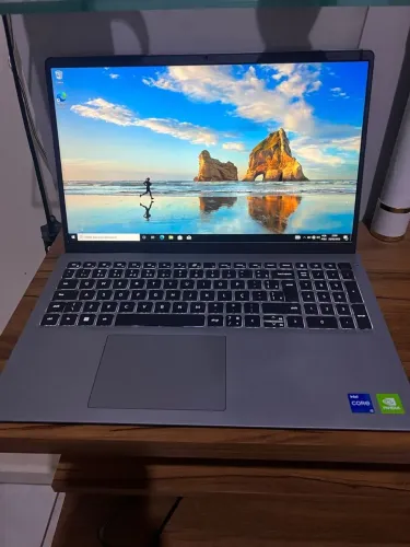 Notebook Dell Vostro 3520 i7