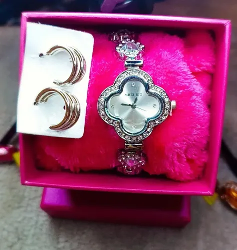 Lindo Relógio pulseira + caixa e um brinco de brinde