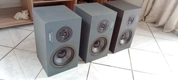 Caixas Acústicas Alesis Monitor One (3 unidades)