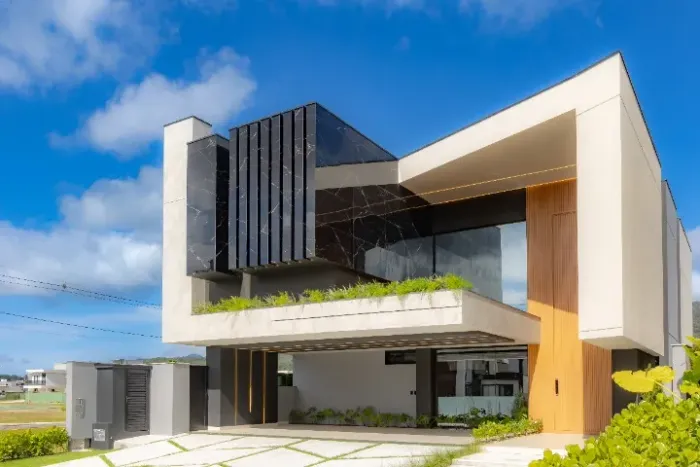 Casa nova no Condomínio Caledônia, com 4 suítes, 6 vagas!