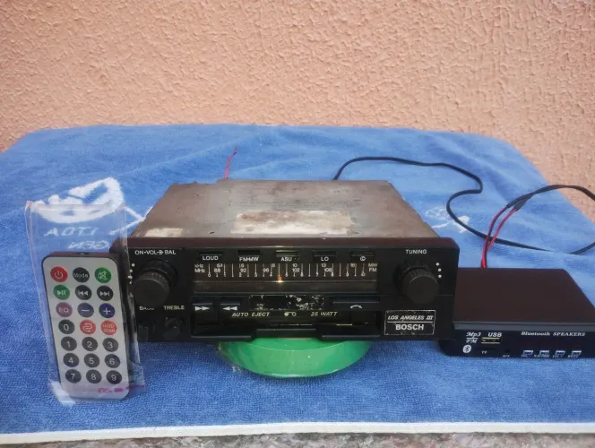 Fusca opala Monza toca fitas Los Angeles com bluetooth e entrada USB painel de LEDs