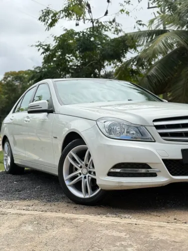 Mercedes-Benz C-180 CGI Classic 1.8 16V 156cv Aut. 2012