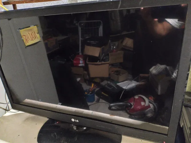 TV LG 32 tela danificada