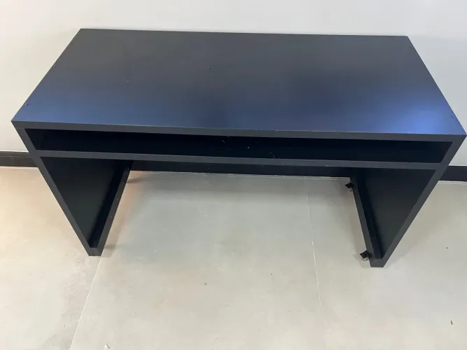 Mesa de Escritório com Rodinhas - 1,20m de Largura reforçada - 6 unidades disponíveis 