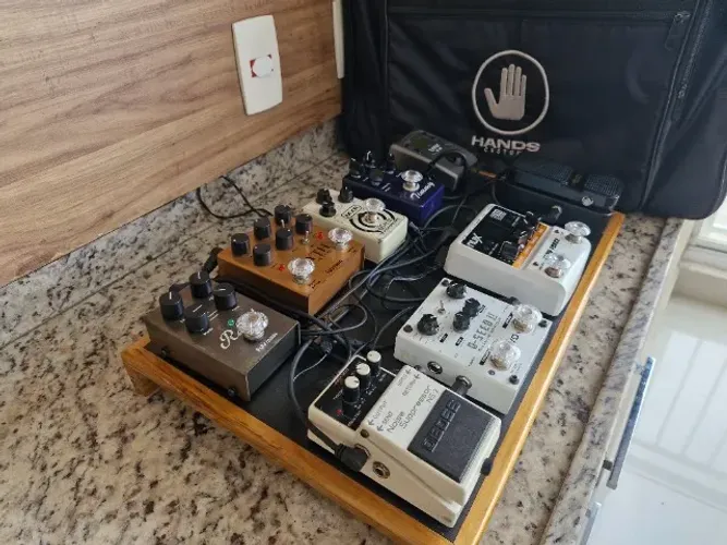 Set Up De Pedais para Guitarra + Pedalboard Hands + Cabos + Fonte + Case Hands, Zerado!!!