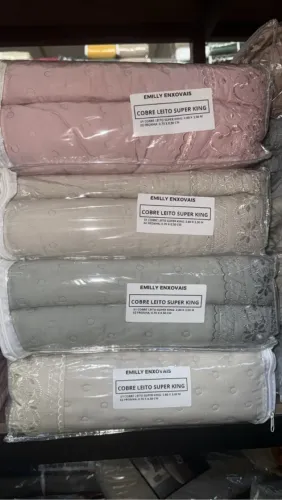 Cama mesa e banho