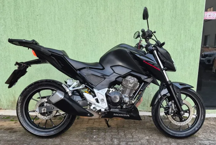 CBX 300F 2023