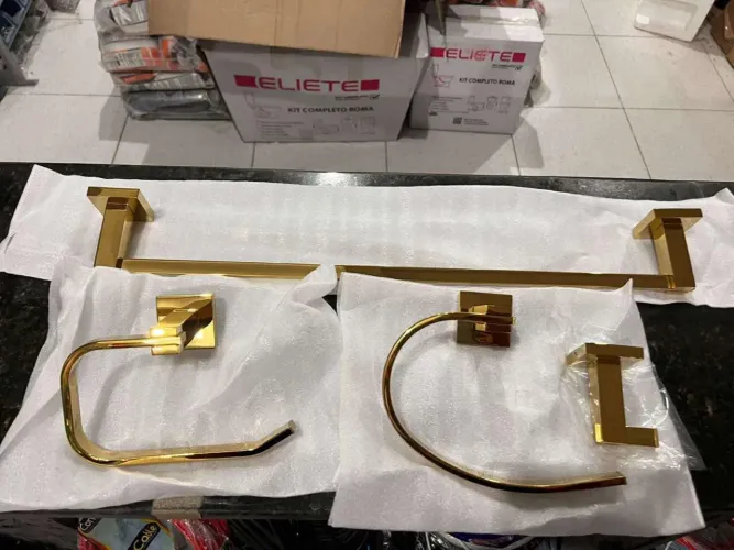 Torneira gourmet, ralo dourado, kit dourado e ducha dourada