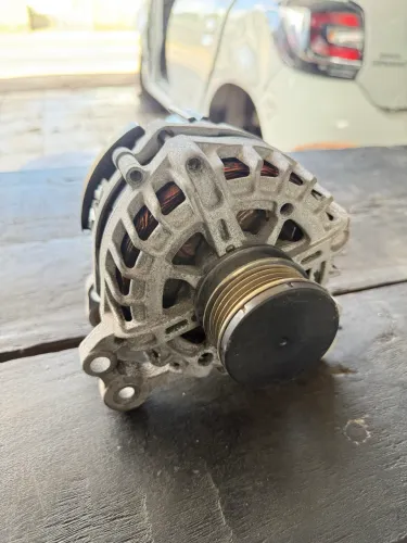 Alternador sandero logan 1.0 3 cilindros 