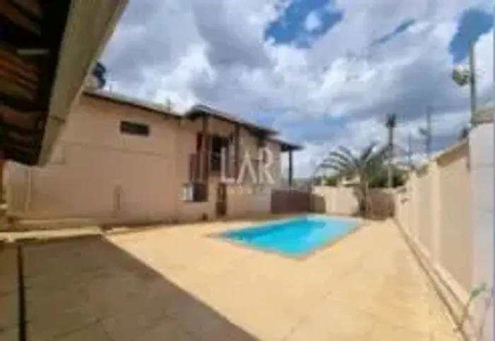 Casa à venda, 4 quartos, 1 suíte, 5 vagas, Centro - Mateus Leme/MG