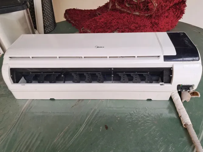 Ar Condicionado Midea só essa parte a máquina,nao tem condensador noa tem c