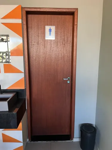 Porta lisa angelim com aduela e alisar 