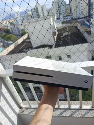 Xbox One S 1 TB - Desfrute de jogos incríveis!