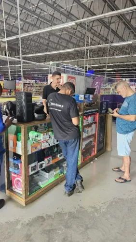 Quiosque de acessórios em smatphone e informática e gráfica rápida 