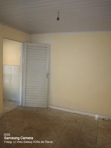 Alugo Kitnet setor Criméia Leste