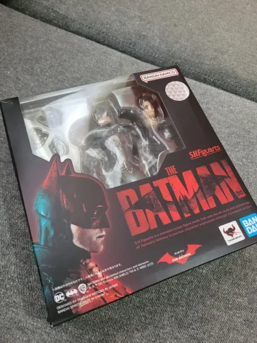 The Batman SHFiguarts - Bandai - EM ESTADO DE NOVO
