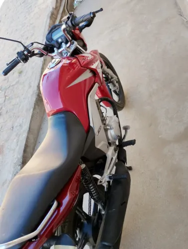 Vendo uma moto Em bons estudo 