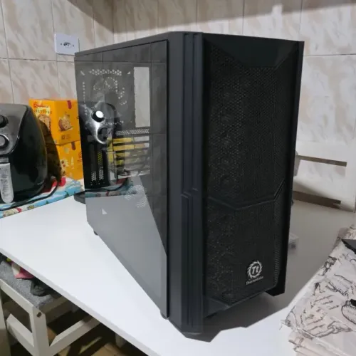 Gabinete gamer Thermaltake Commander C35 TG