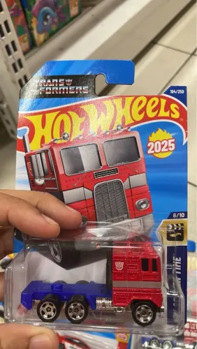 Optimus Prime - Hot Wheels - 1:64