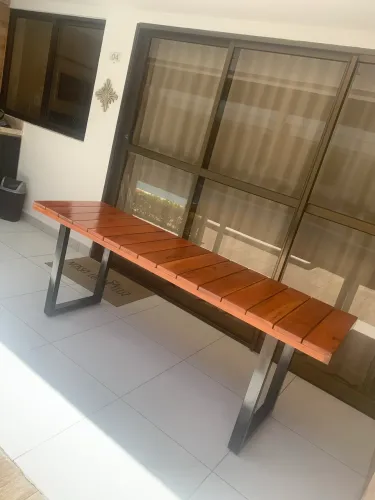 Mesa ripada em jatobá 