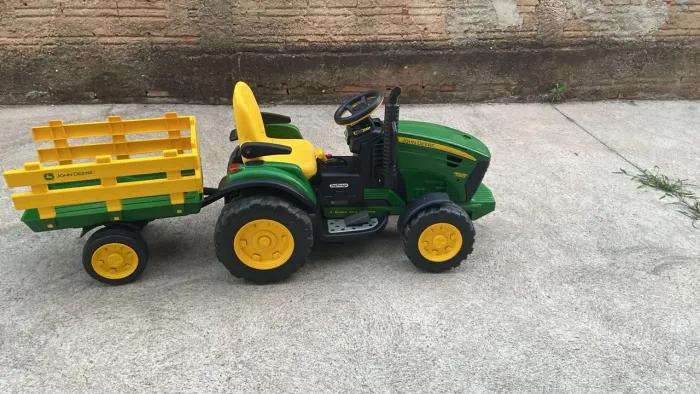 Trator elétrico Jonh Deere 