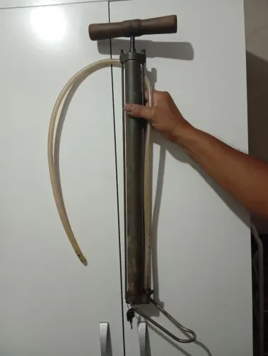 Penel de bicicleta bomba Relíquia funcionando normal 