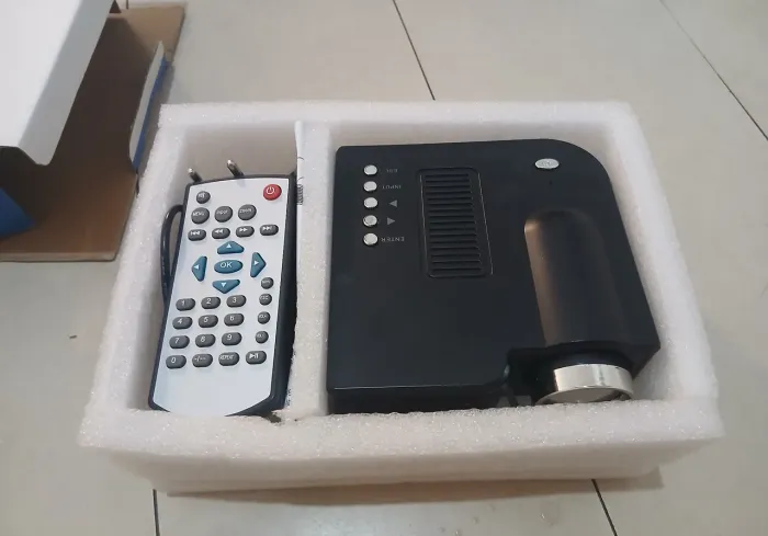 Projetor LED-NOVO nunca usado na caixa
