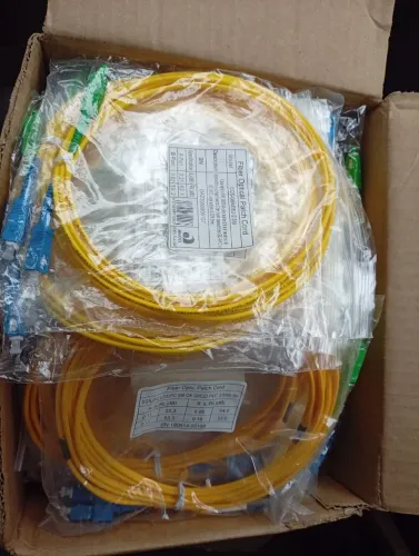 Lote com 80 cordões óptico por apenas 500 reais.