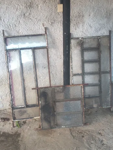 Vende-se 3 janelas