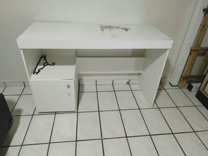 Mesa de escritório/ Escrivaninha
