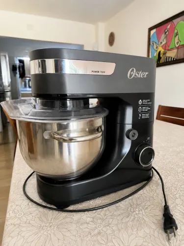 Batedeira Planetária Oster 750W com Tigela Inox