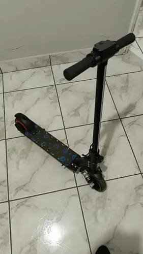 Patinete Elétrico Infantil Dobrável com Amortecedor Dianteiro Suporta Até 70 Kg - Seminovo