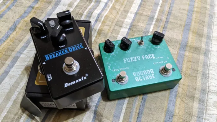 Dois pedais de guitarra caline + demonfx