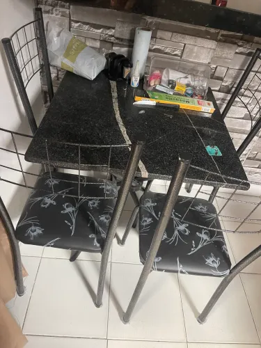 Mesa 4 cadeiras
