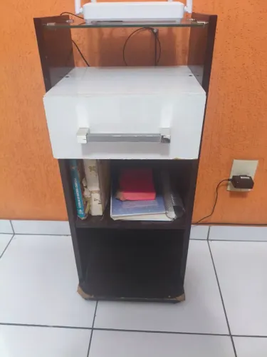 Mesa de cabeceira  Branca 